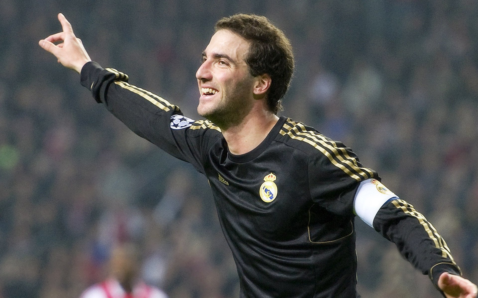 星空体育官方平台-后备实力主要来自国内冠军俱乐部 Staouéli FT，冠军后卫